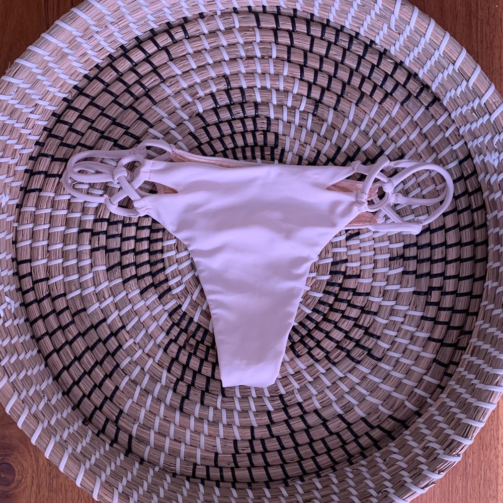 Acacia bottoms